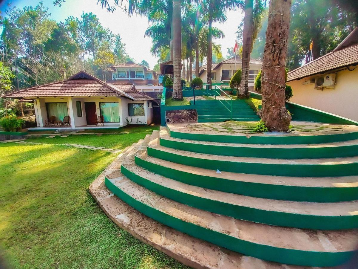 The Wave Lakeview Resort & Spa Wayanad Bagian luar foto